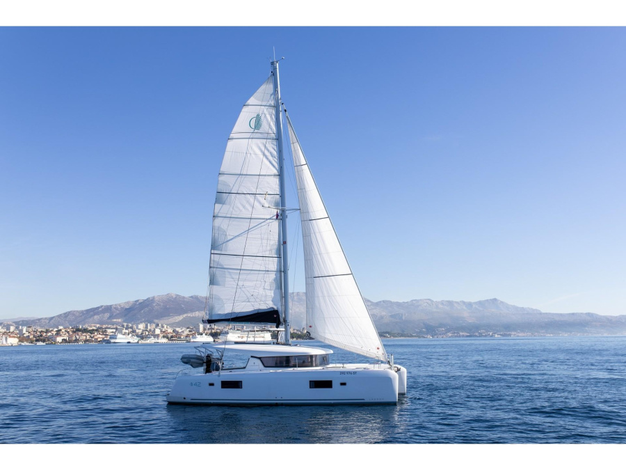 Photo #1 - Lagoon 42 Millenium (SAX IV) en Port of / West Harbour - 16428
