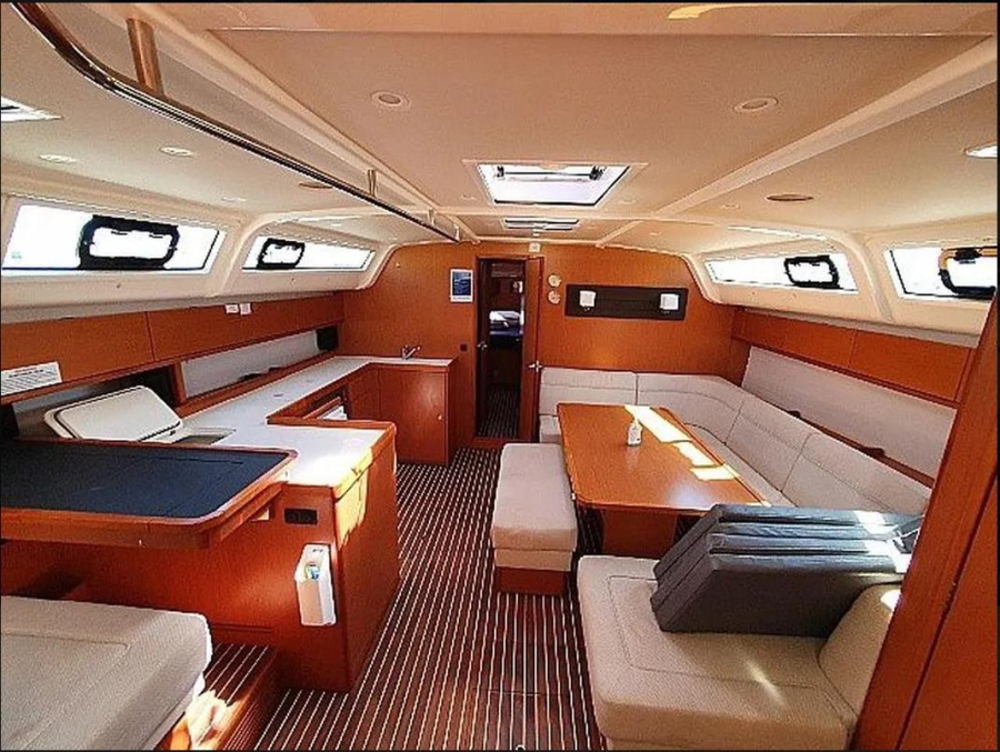 Interior image - 1