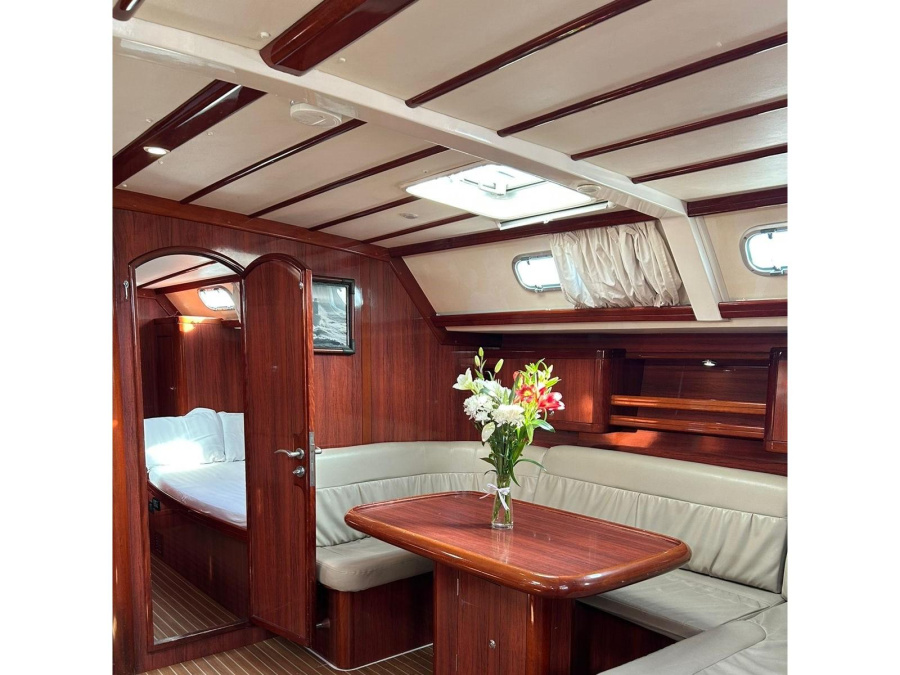 Interior image - 2