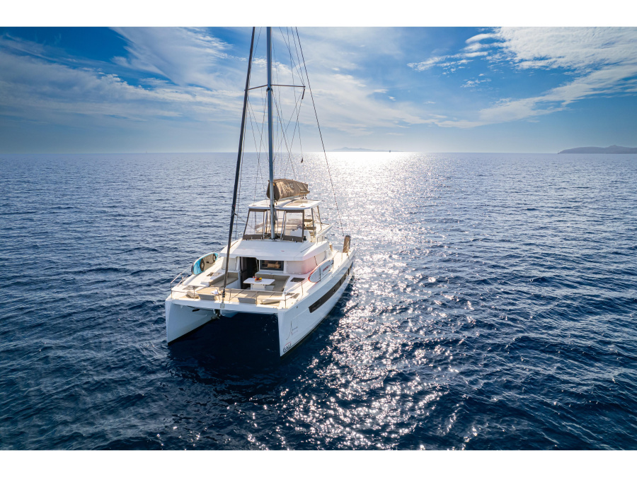 Photo #1 - Bali 4.6 (AMMOS V) en Olympic Marina - 23455