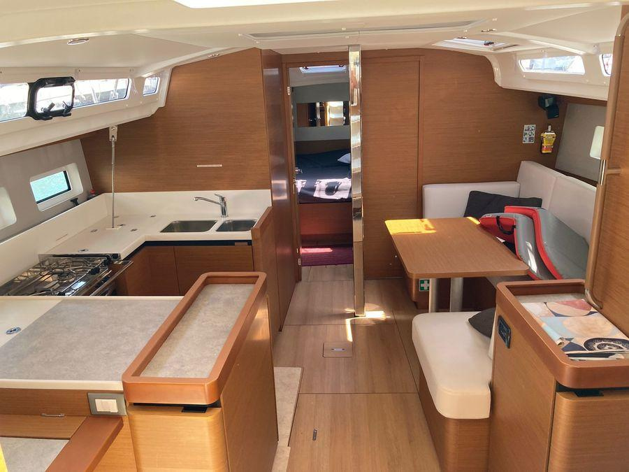 Interior image - 2