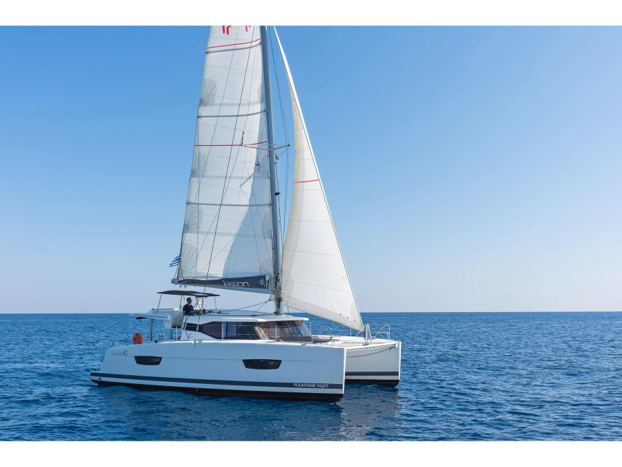 Photo #1 - Lucia 40 AC & GEN (Fortuna) en Marina - 11352