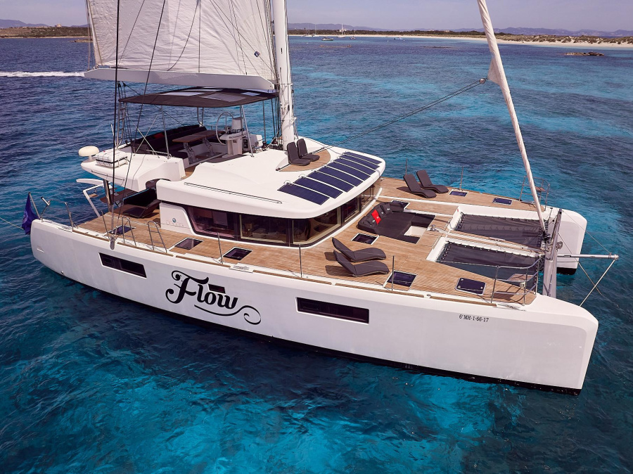 Photo #1 - Lagoon 52 (Flow) in Port - 8859