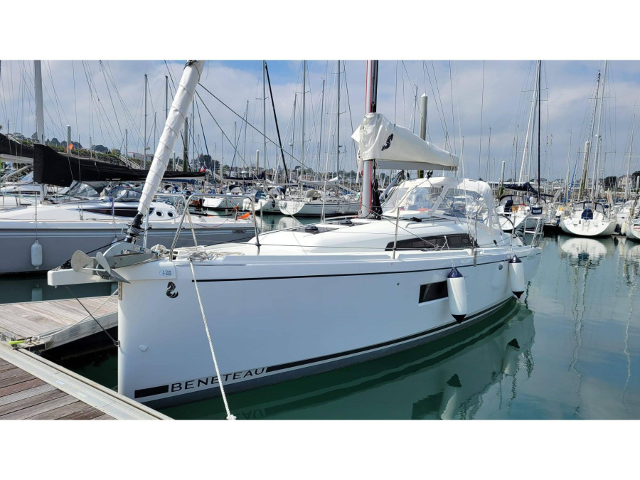 Photo #1 - Oceanis 30.1 (Mojito) in Port d'Armor - 15349