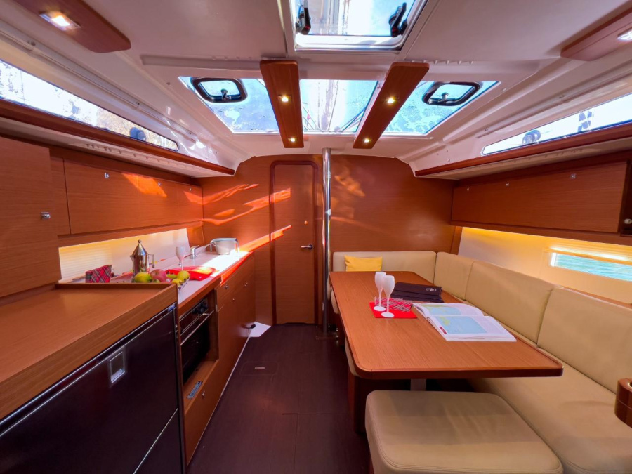 Interior image - 2