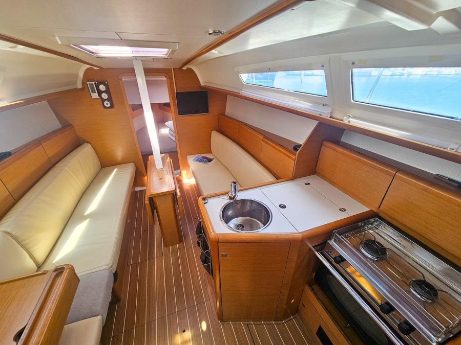 Interior image - 1