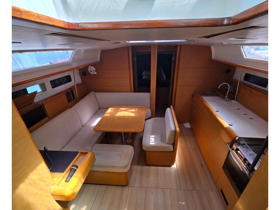 Interior image - 2