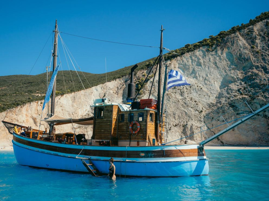 Photo #1 - Wooden Trawler (Ionian Spirit) en Marina Perigiali - 20433