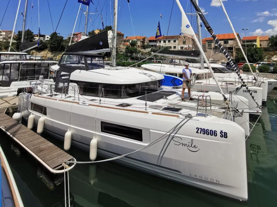 Photo #1 - Lagoon 40 (SMILE) en D-Marin Marina Mandalina - 18480