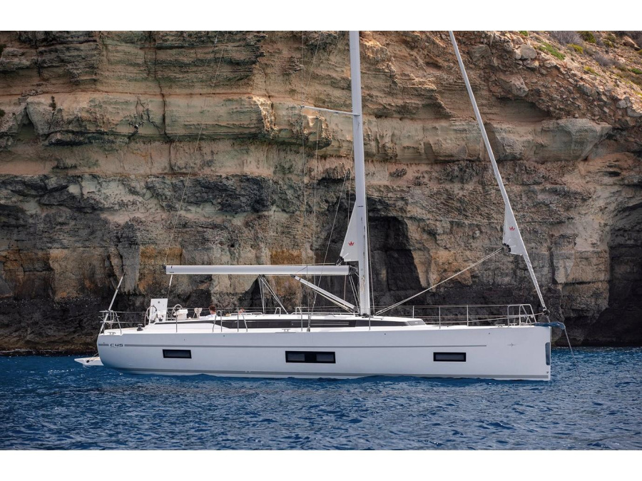 Photo #1 - Bavaria C45 (Silver III) en Port of - 14929