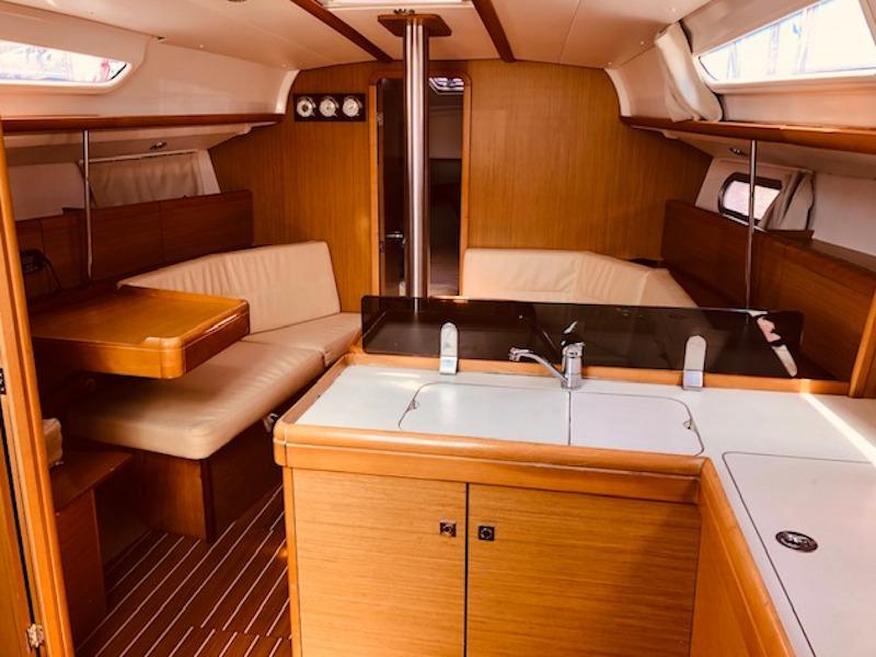 Interior image - 2