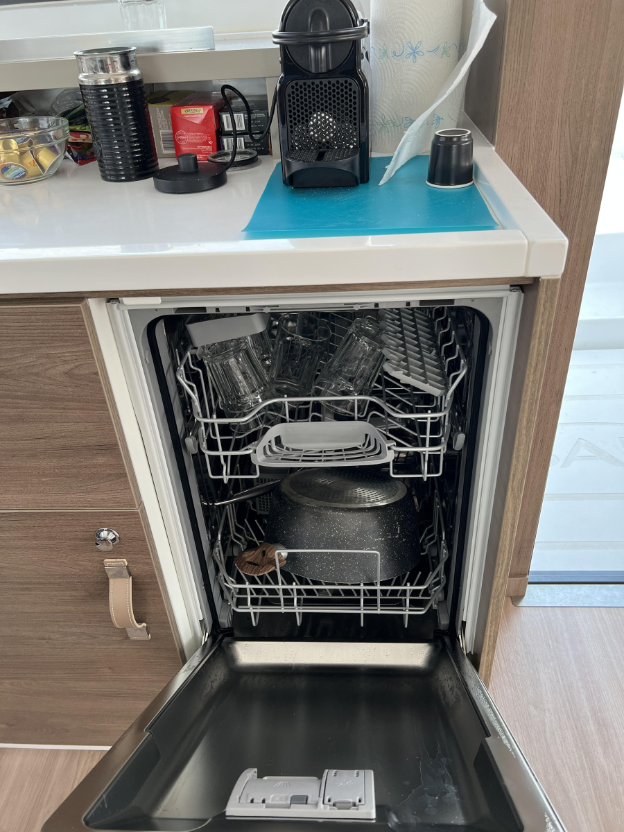 Star Velvet (A/C, Generator, Water Maker, dishwasher) - 2