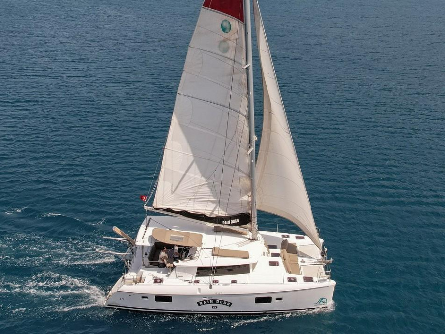 Photo #1 - Lagoon 421 (Rain Dogs) in Yacht Marina - 13135