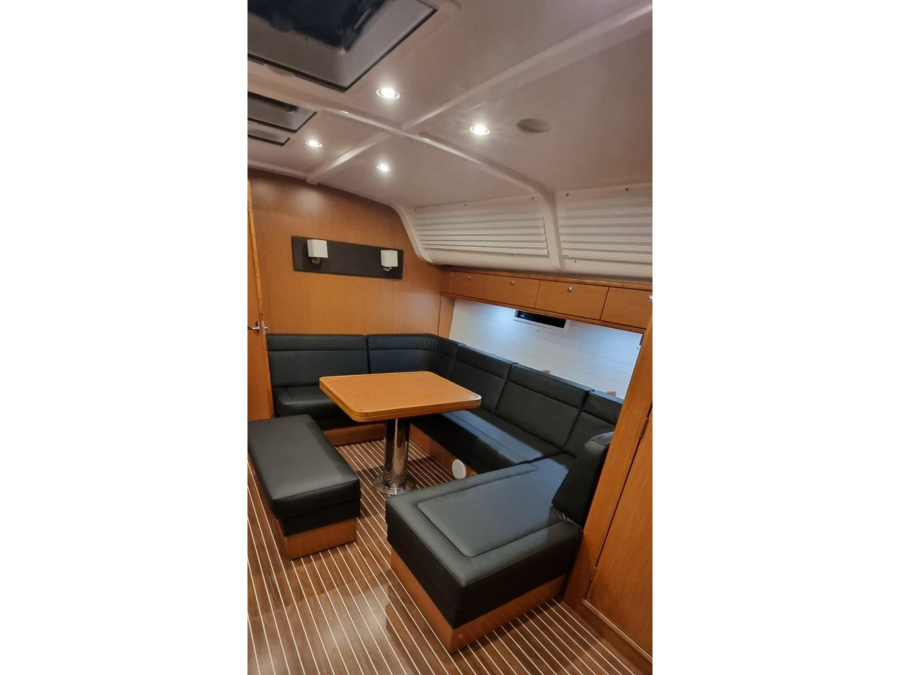 Interior image - 2