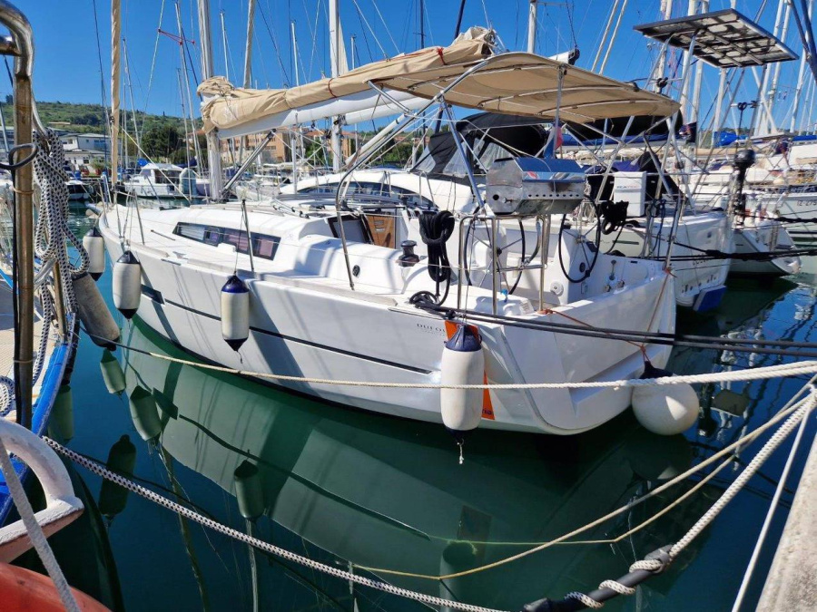 Photo #1 - Dufour 350 (Joy AS) en Marina - 22328