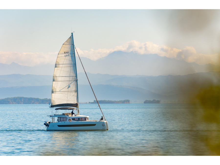 Photo #1 - Bali 4.8 (Stelina) in Marina - 11629