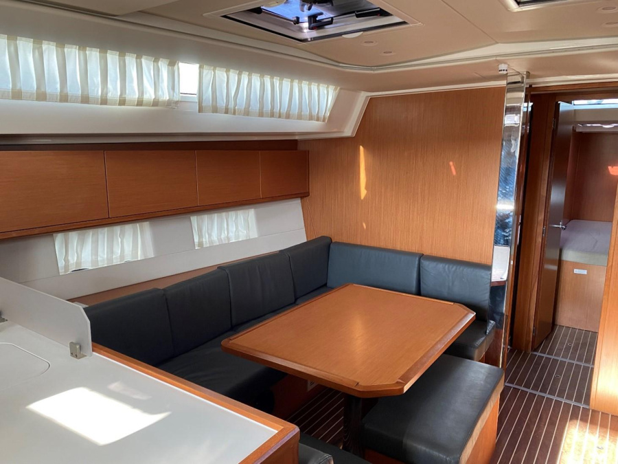 Interior image - 1