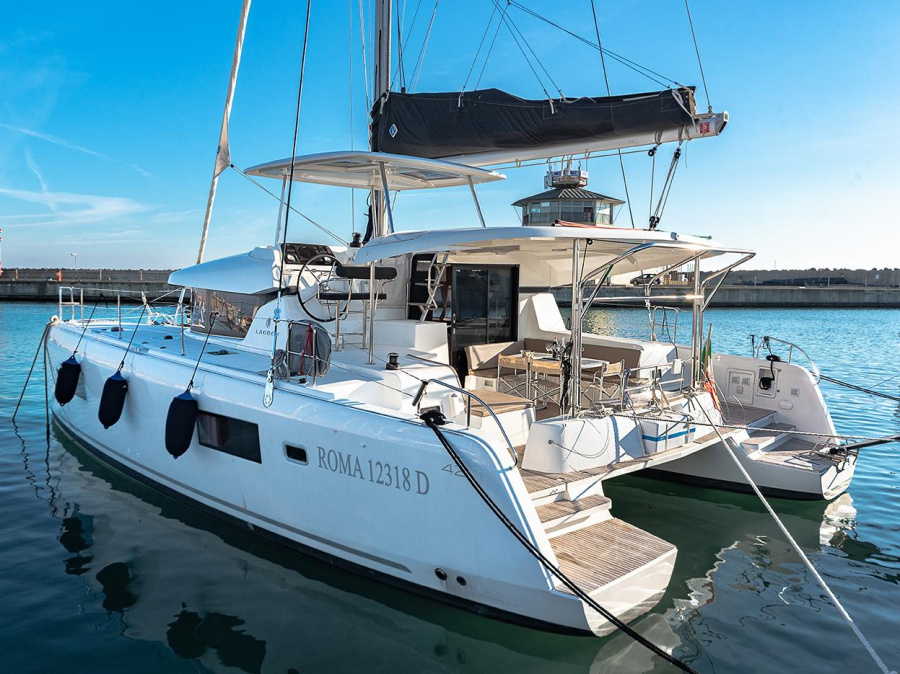 Photo #1 - Lagoon 42 (Beatrix) in Marina di - 22932