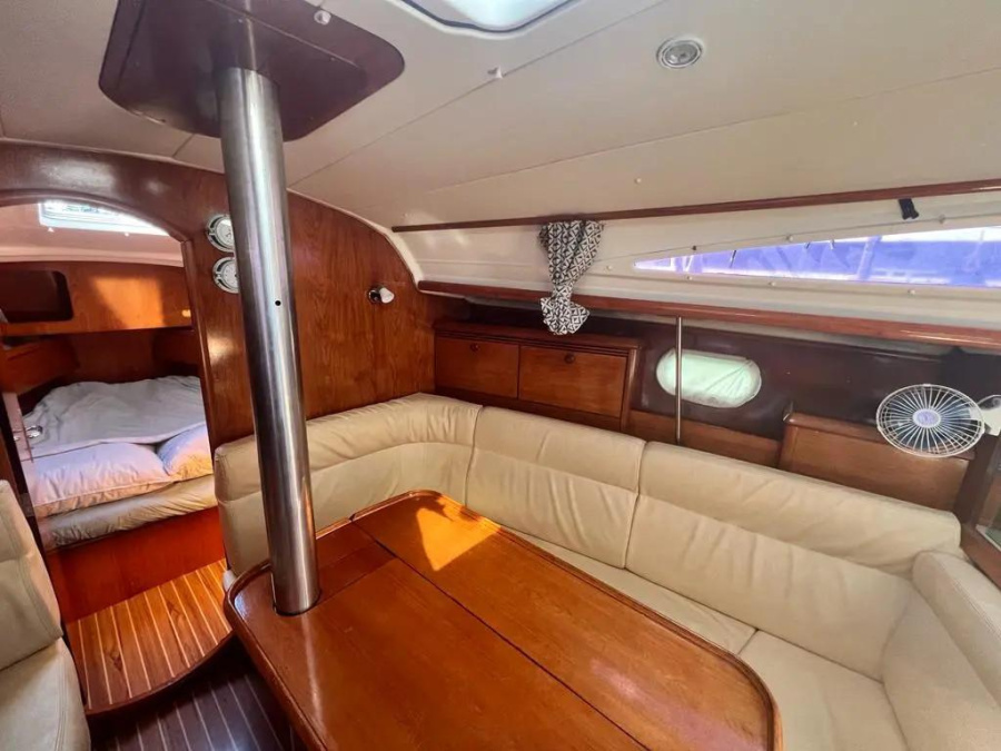 Interior image - 2