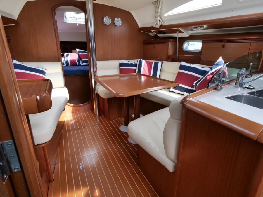 Interior image - 2