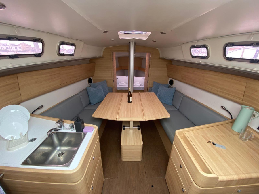 Interior image - 1