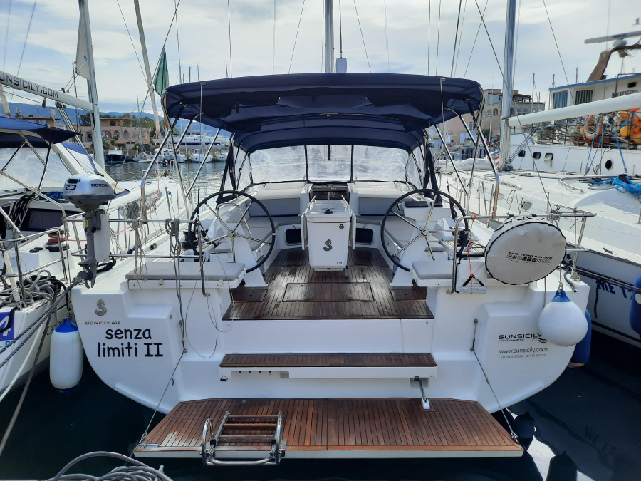 Photo #1 - Oceanis 51.1 (Senza Limiti II) in Marina - 23439