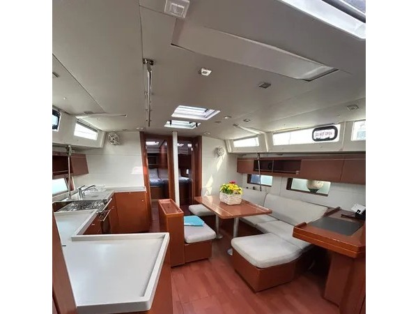 Interior image - 1