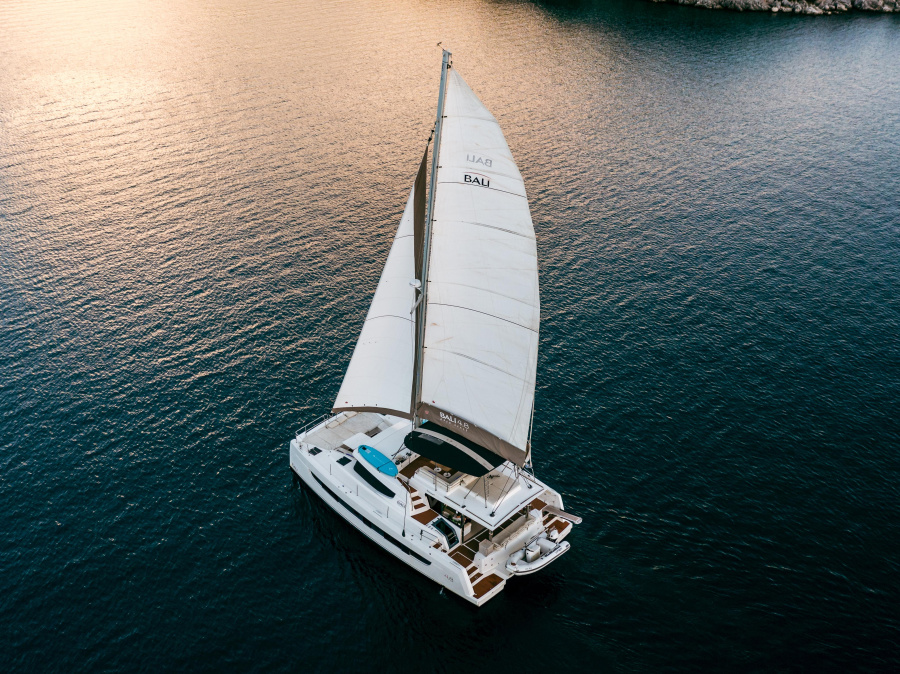 Photo #1 - Bali 4.8 (Olea Crewed Elegant Pack) en D-Marin Marina Lefkas - 12115