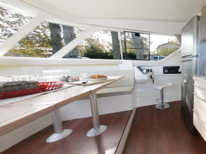 Interior image - 2