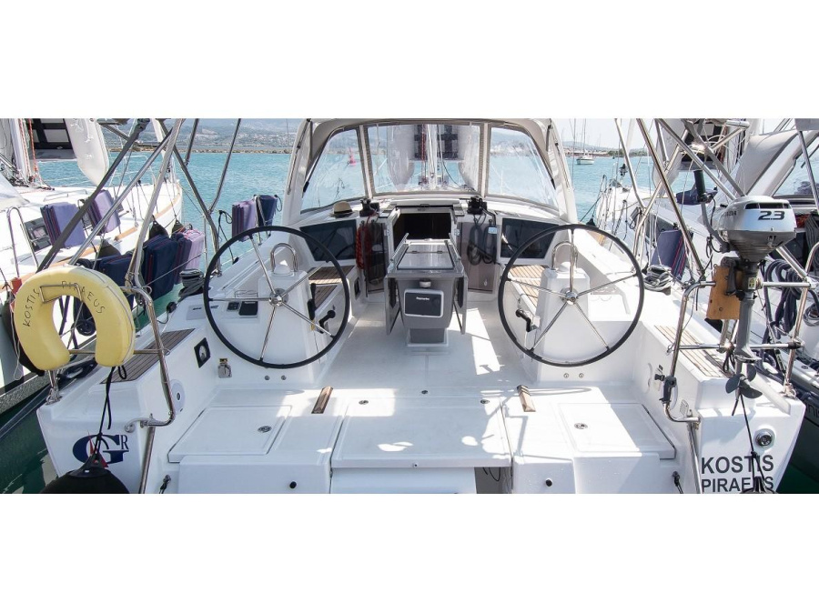 Photo #1 - Oceanis 41.1 (KOSTIS "Sails 2025") en Port of Lefkas - 7086