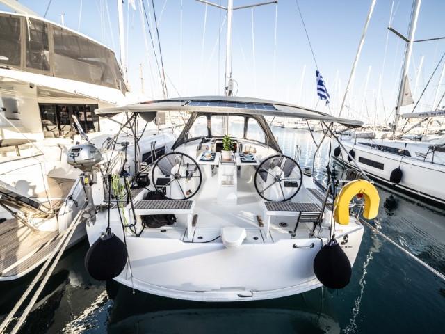 Photo #1 - Oceanis 38.1 (3 cab.) (MG-OC38.1-19-R) en Alimos Marina - 19558