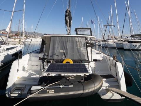 Photo #1 - Lagoon 40 (4 cab) (MG-LAG40-18-S) en Alimos Marina - 24947