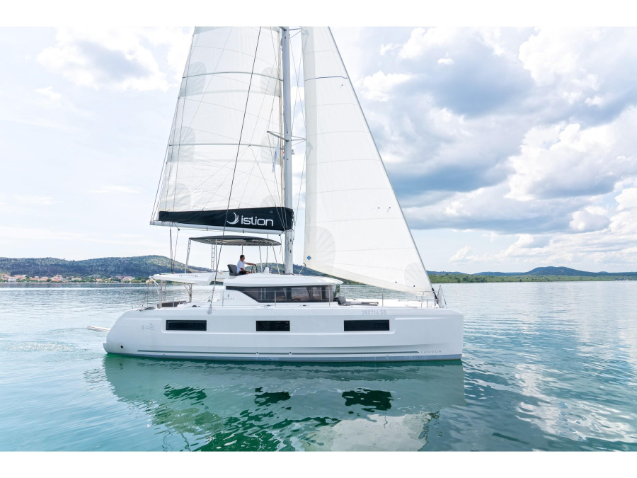 Photo #1 - Lagoon 46 A/C & GEN & WM (First Care) en ACI Marina - 18737