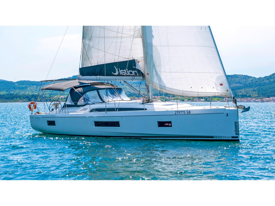 Photo #1 - Oceanis 51.1 (5+1 cab) A/C & GEN (First Heartbeat) en ACI Marina - 18727