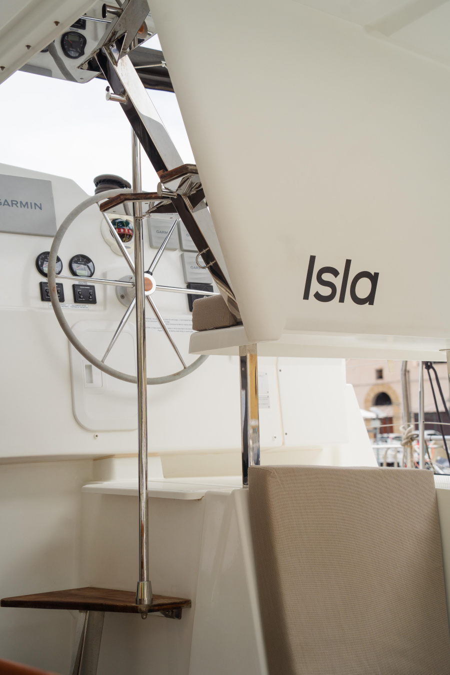 Isla - 1