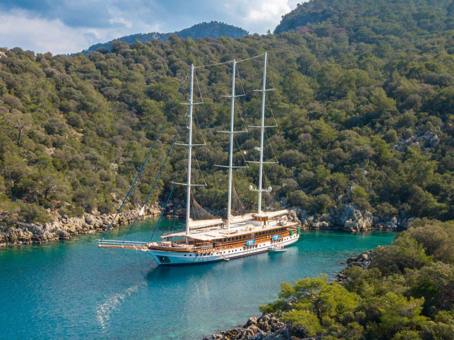 Photo #1 - ADMIRAL (ADMIRAL) in Marina - 63710