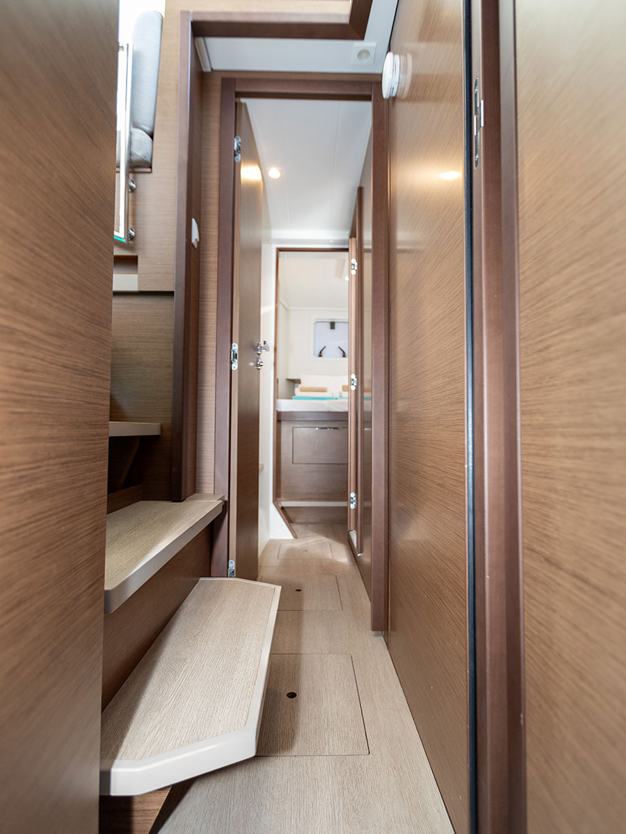 MONARCH 2020 (air condition, generator) - 2