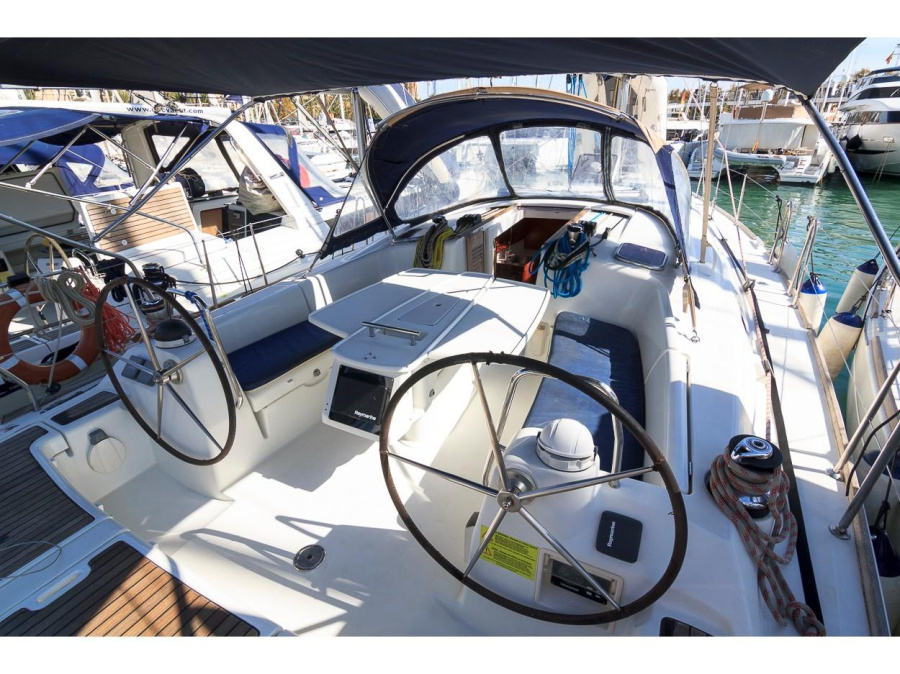 Photo #1 - Oceanis 43 (Demonio de Tasmania) in La Lonja Marina Charter - 22083