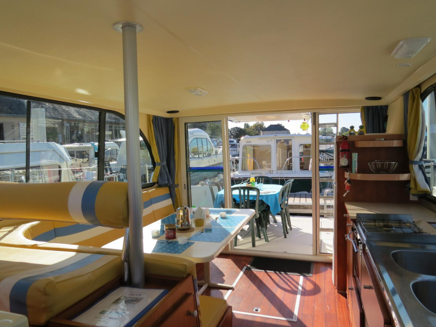 Interior image - 2