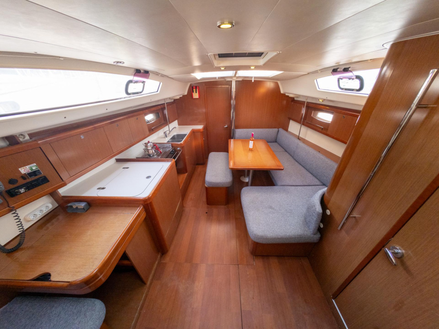 Interior image - 2