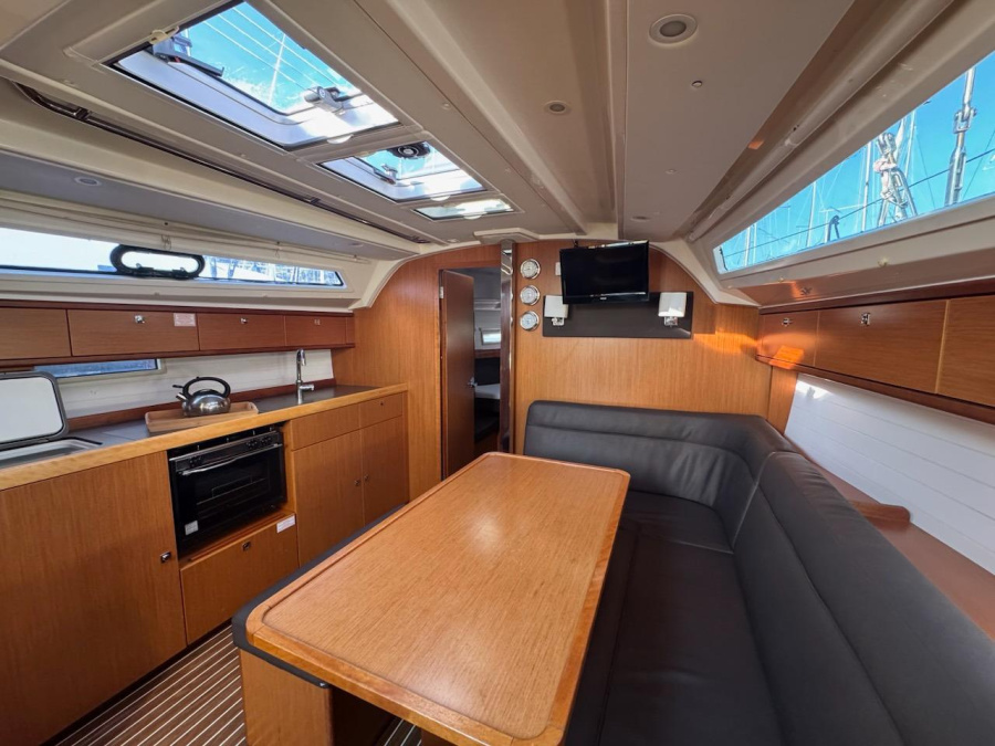 Interior image - 2