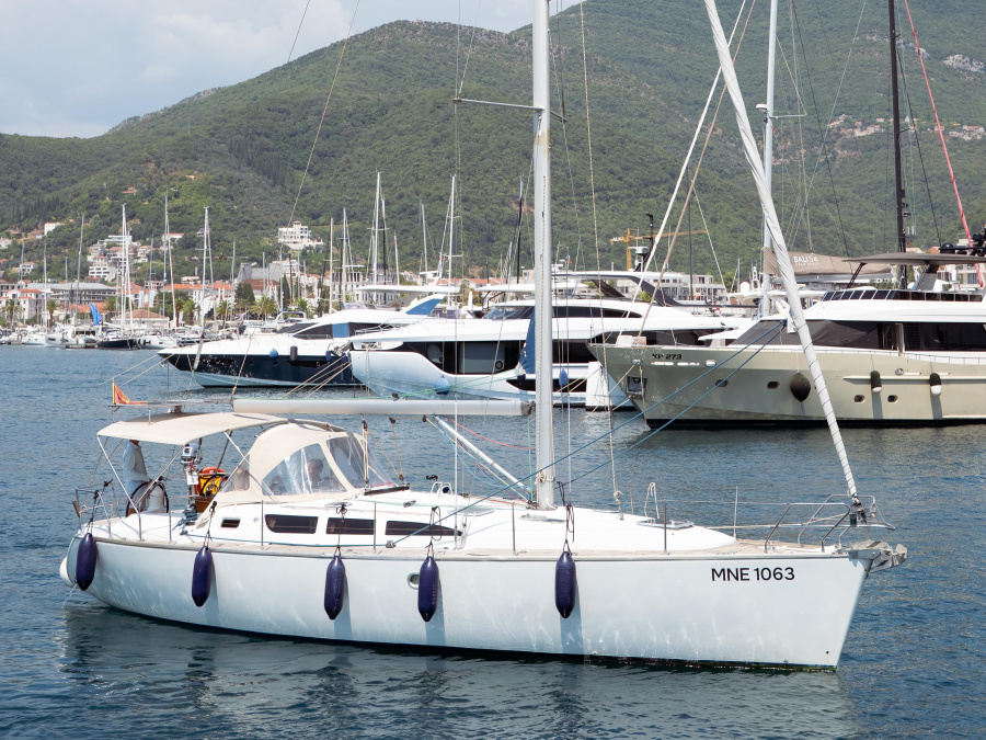 Photo #1 - Sun Odyssey 40.3 (Azure) en Porto Montenegro - 64947