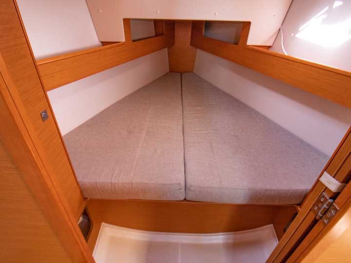 Forepeak cabin - 2