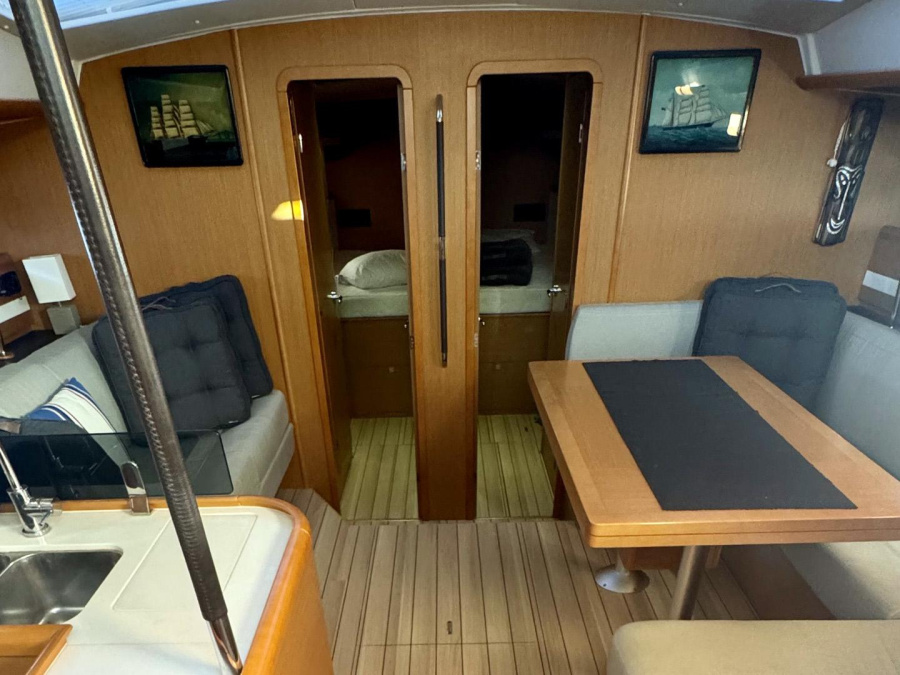 Interior image - 2