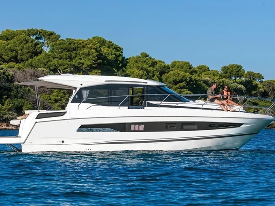 Photo #1 - Jeanneau NC 37 (Black Pearl) en harbor - 67085