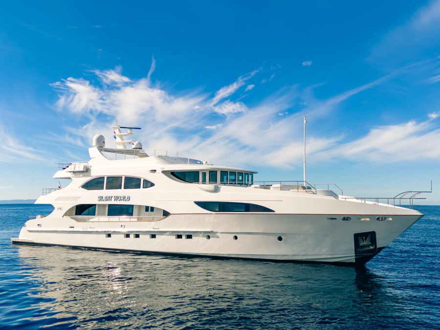 Photo #1 - Motoryacht (Silent World) en Port of / West Harbour - 65448