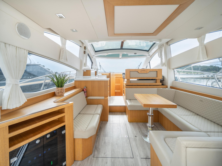 Interior image - 2