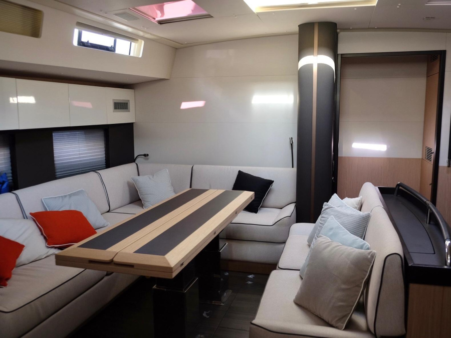 Interior image - 2