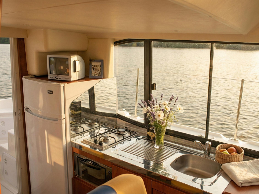 Interior image - 2