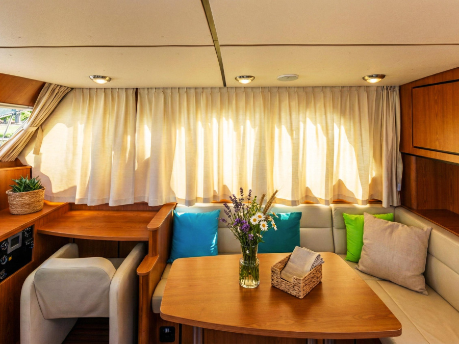Interior image - 1